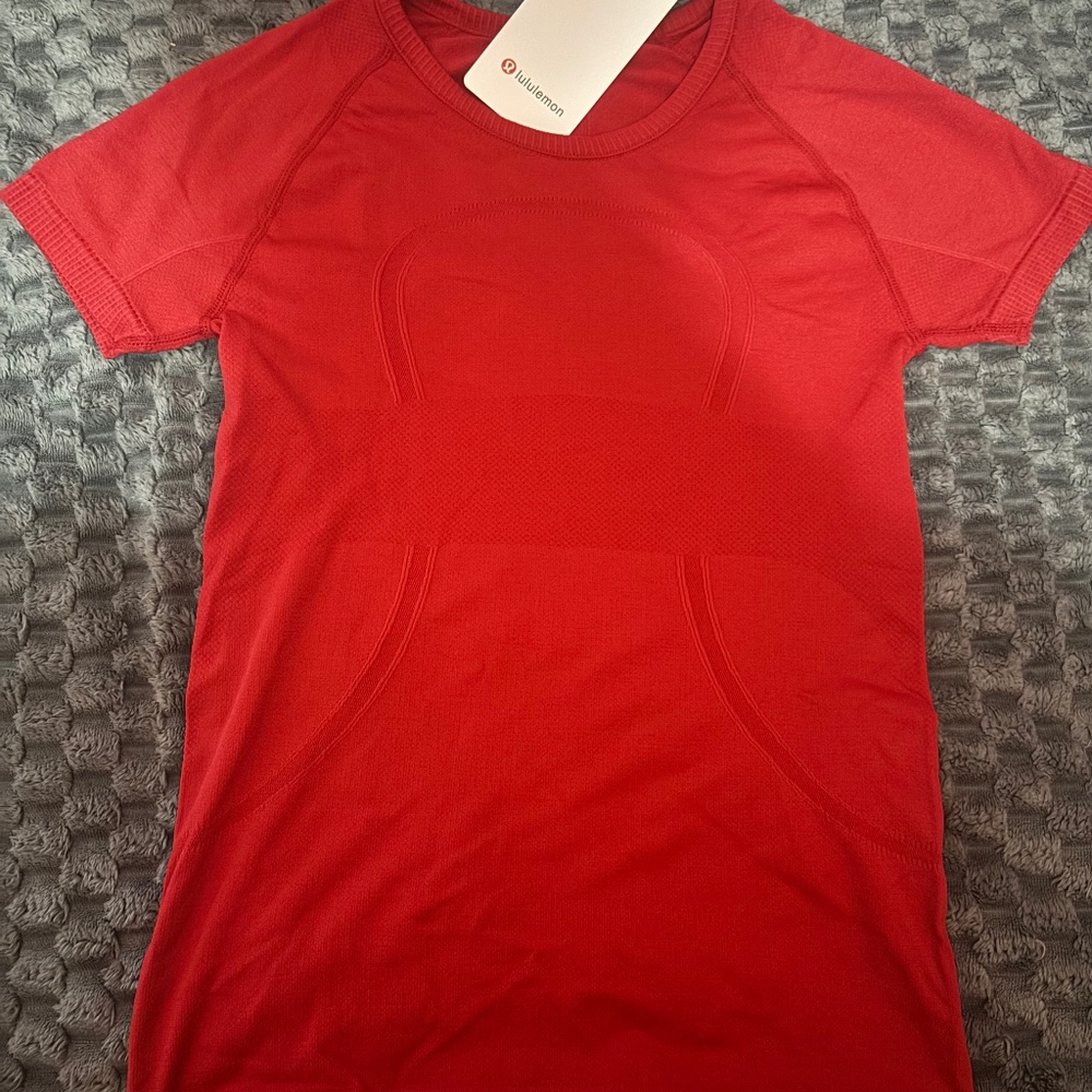 lululemon swiftly tech short sleeve (size 4) new!